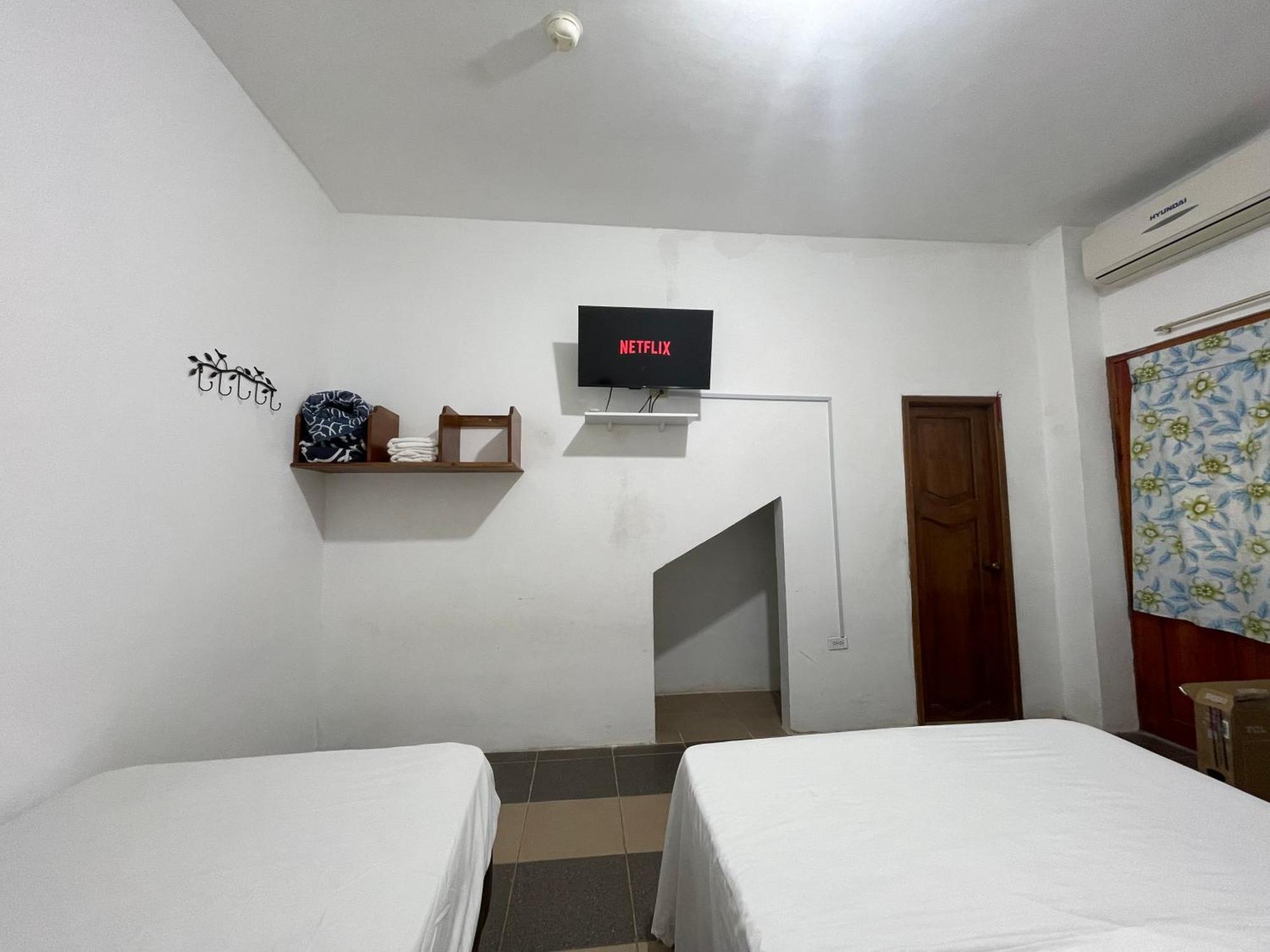 Casa De Huespedes "Darling" Hotel Puerto Baquerizo Moreno Eksteriør billede