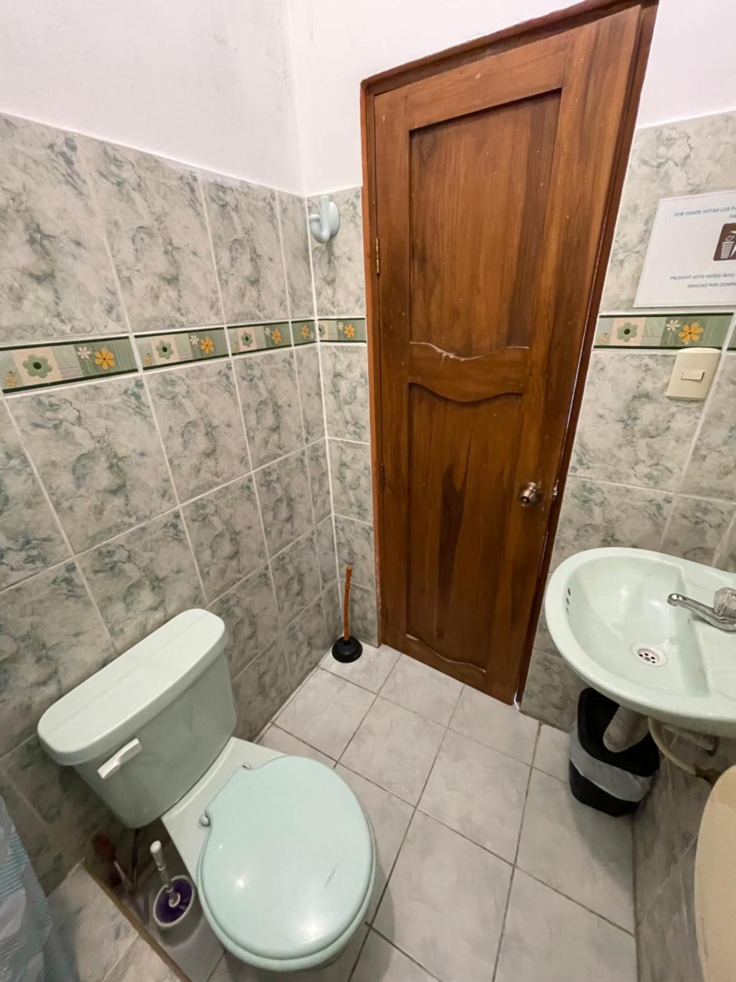 Casa De Huespedes "Darling" Hotel Puerto Baquerizo Moreno Eksteriør billede
