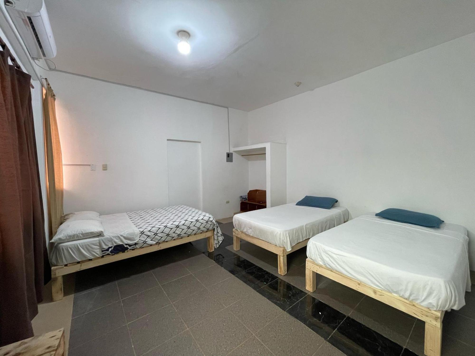 Casa De Huespedes "Darling" Hotel Puerto Baquerizo Moreno Eksteriør billede